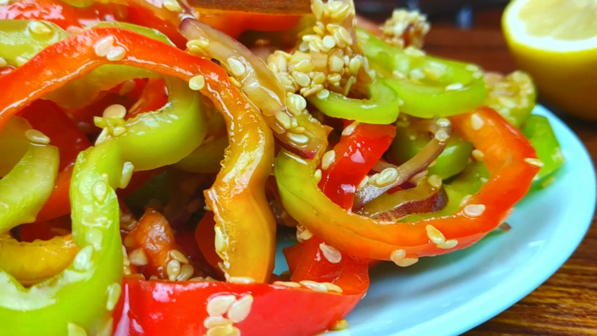Салат из перца - готовится 5 минут, продуктов минимум и очень вкусный