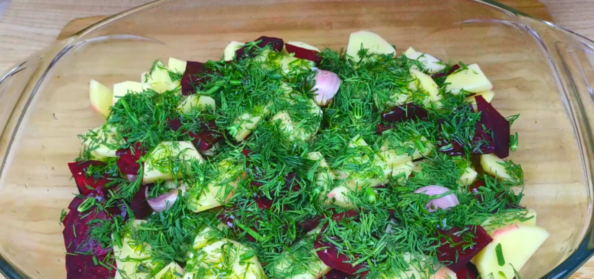 Необычный гарнир из обычной картошки и свеклы - вкусный рецепт с фото!